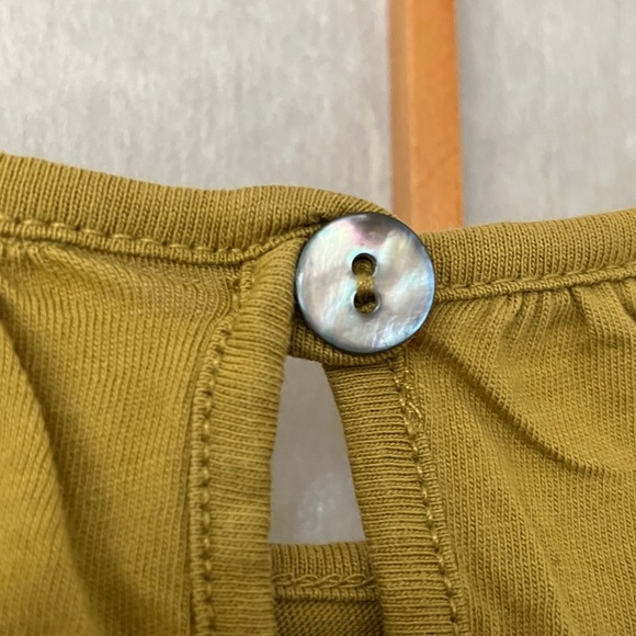 Garnet Hill M Olive Green Ruffle Long-Sleeved Top - Picture 4 of 6